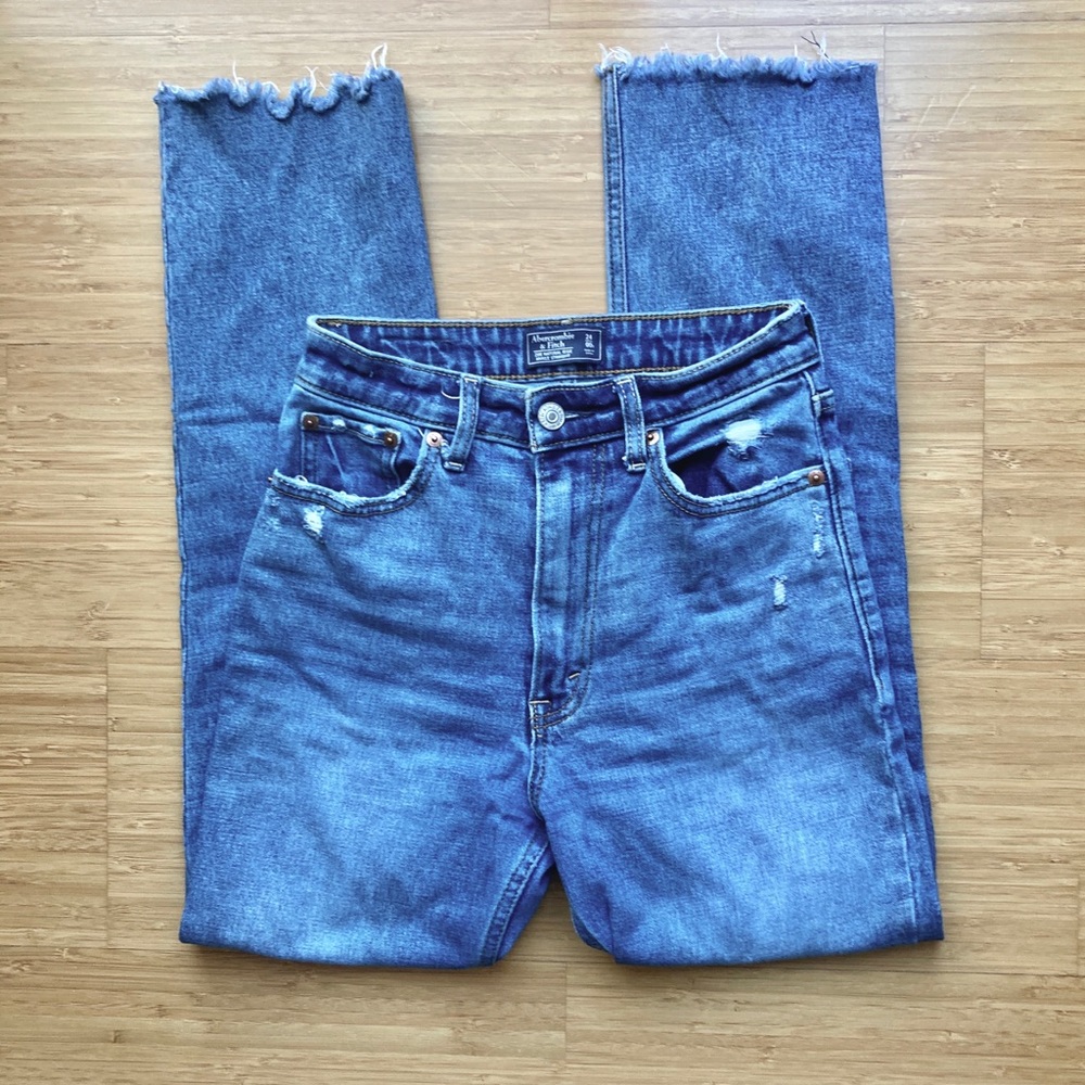 HOLD 💙A&F Zoe Natural Rise Ankle Straight Jeans💙